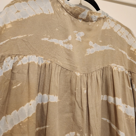 YOUNG FABULOUS & BROKE “Tress” Tie Dye Blouse Size Large 3/4 Sleeves Tan Boho - Picture 11 of 12